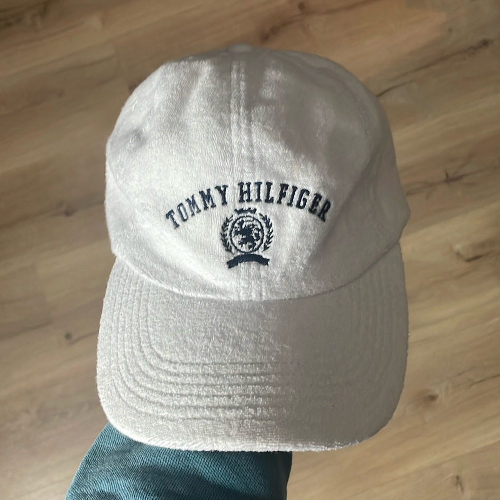 Tommy Hilfiger White Hat. Leather‎ Dye Stains. GUC, otherwise! Adjustable.